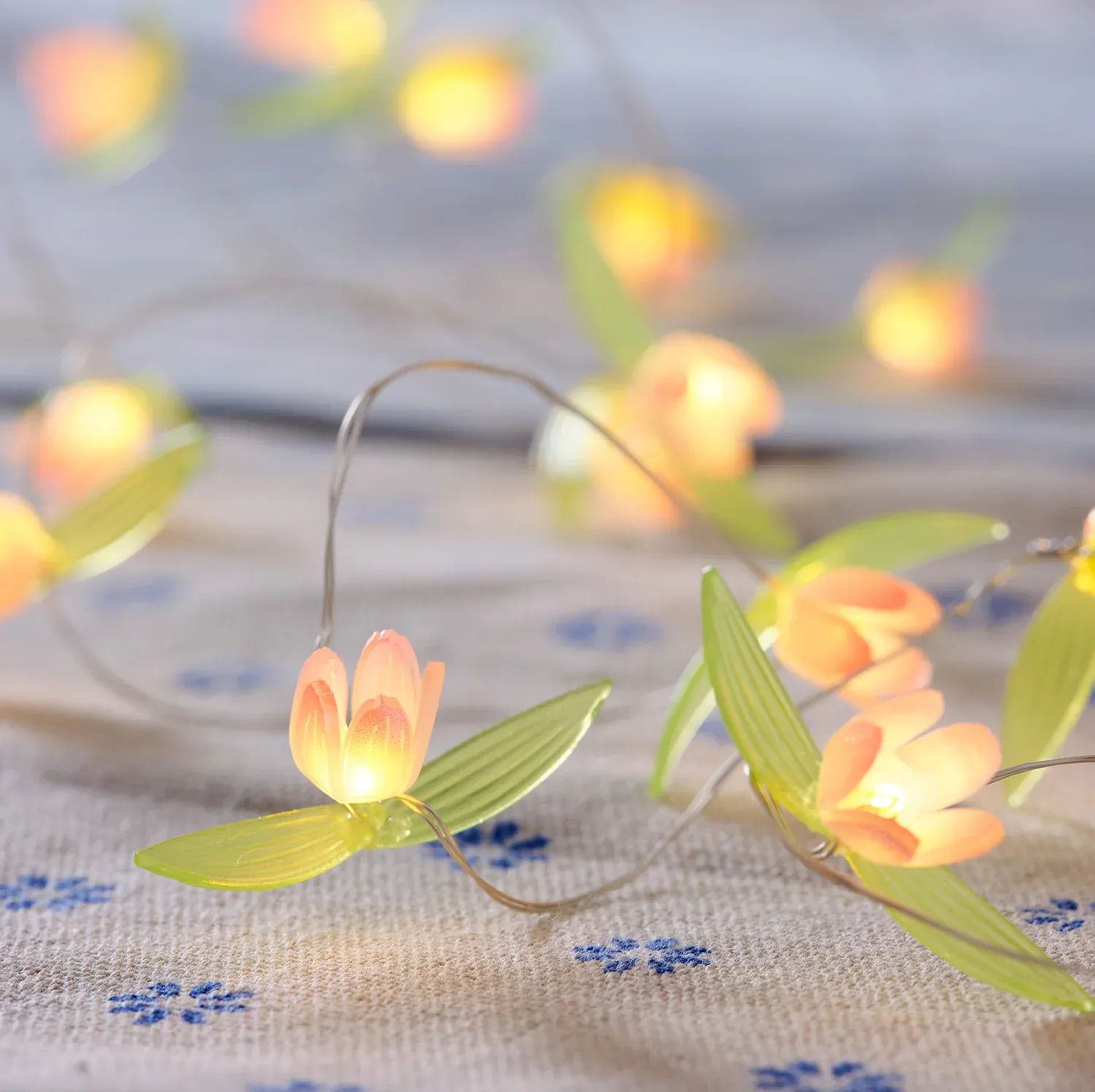 Guirlande Lumineuse Micro LED d'Extérieur à 20 Roses Miniatures – Image 2