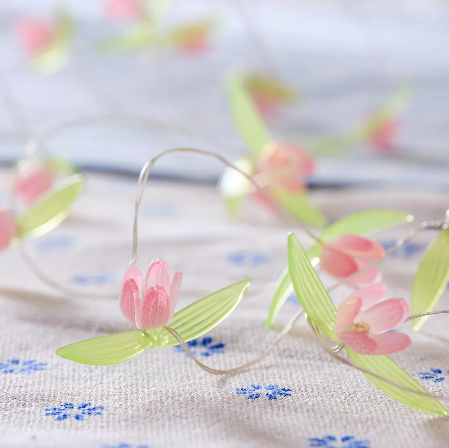 Guirlande Lumineuse Micro LED d'Extérieur à 20 Roses Miniatures – Image 4