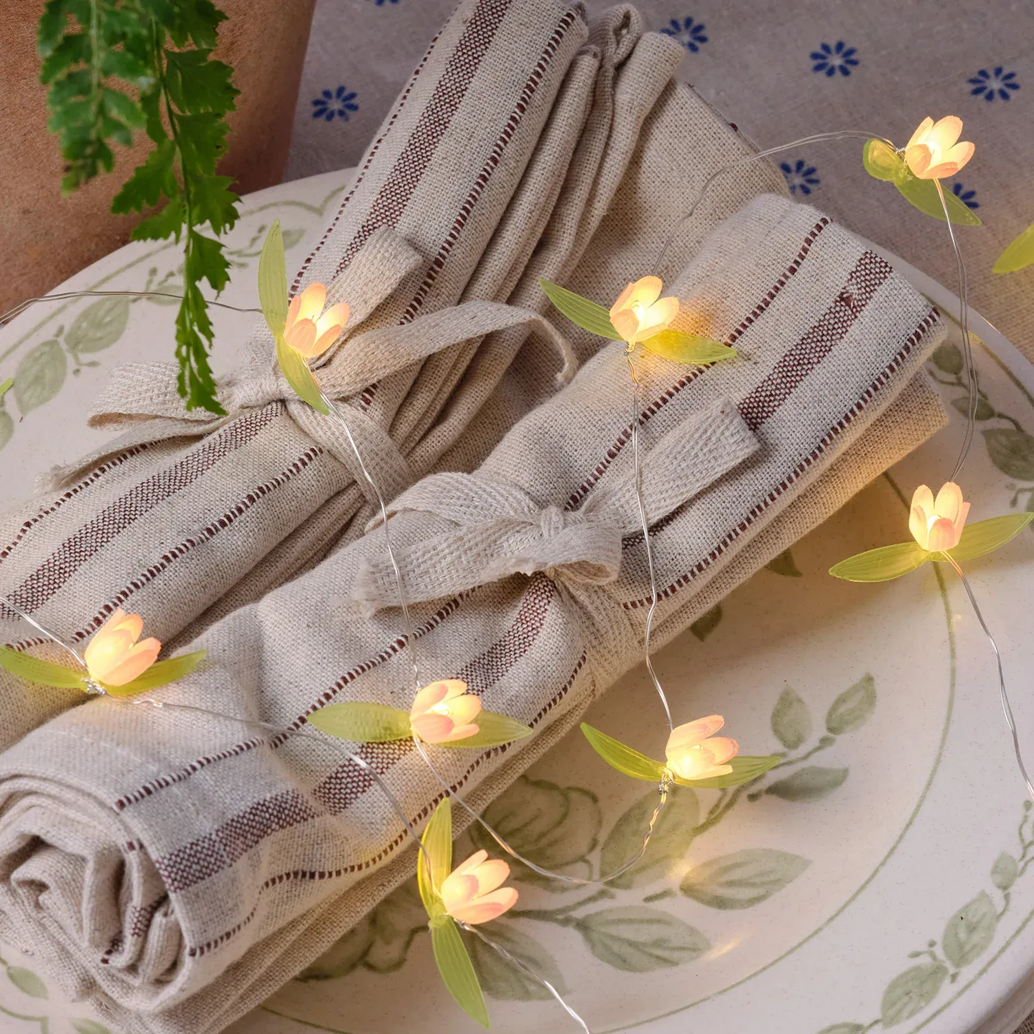 Guirlande Lumineuse Micro LED d'Extérieur à 20 Roses Miniatures – Image 3