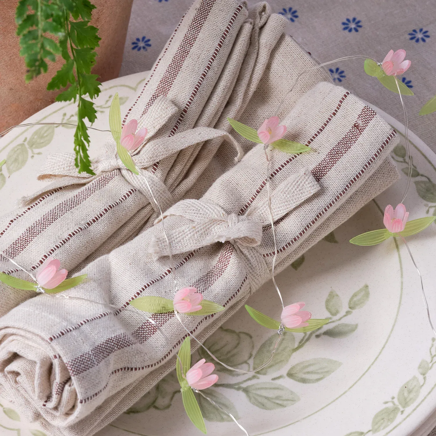 Guirlande Lumineuse Micro LED d'Extérieur à 20 Roses Miniatures – Image 6